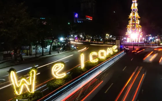 Wideshot of the Welcome sign near the Fuente Osmeña Circle