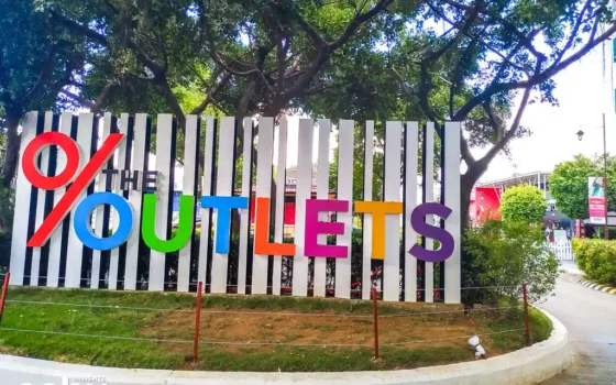 Signage of The Outlets, the first Outlet Mall in Central Visayas