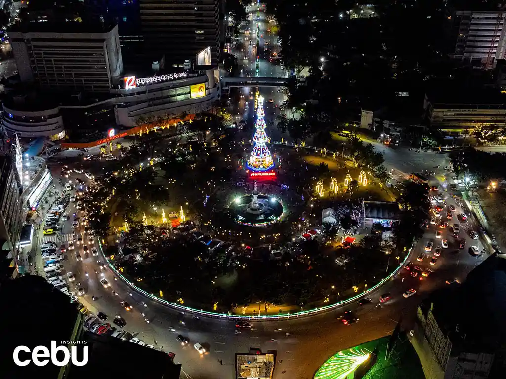 Drone shot of the Fuente Osmeña Circle with the Pasko sa Fuente open